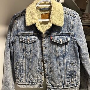 Womens Levi’s sherpa trucker jacket